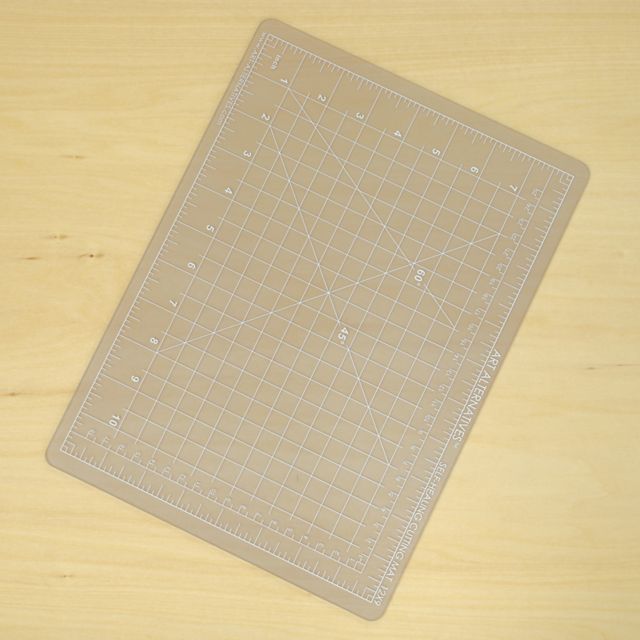 CUTTING MAT 18X24 TRN